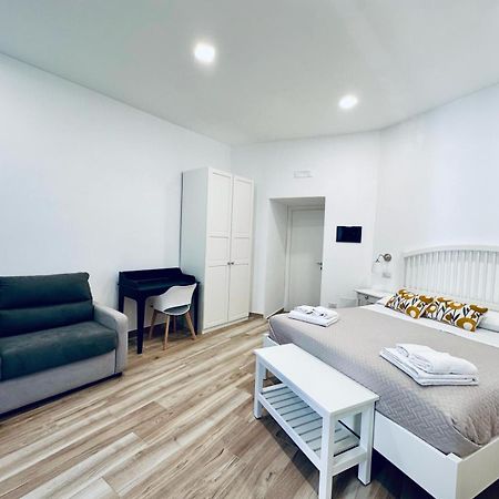 B&B Lara'S Home By I Borbone Napels Buitenkant foto