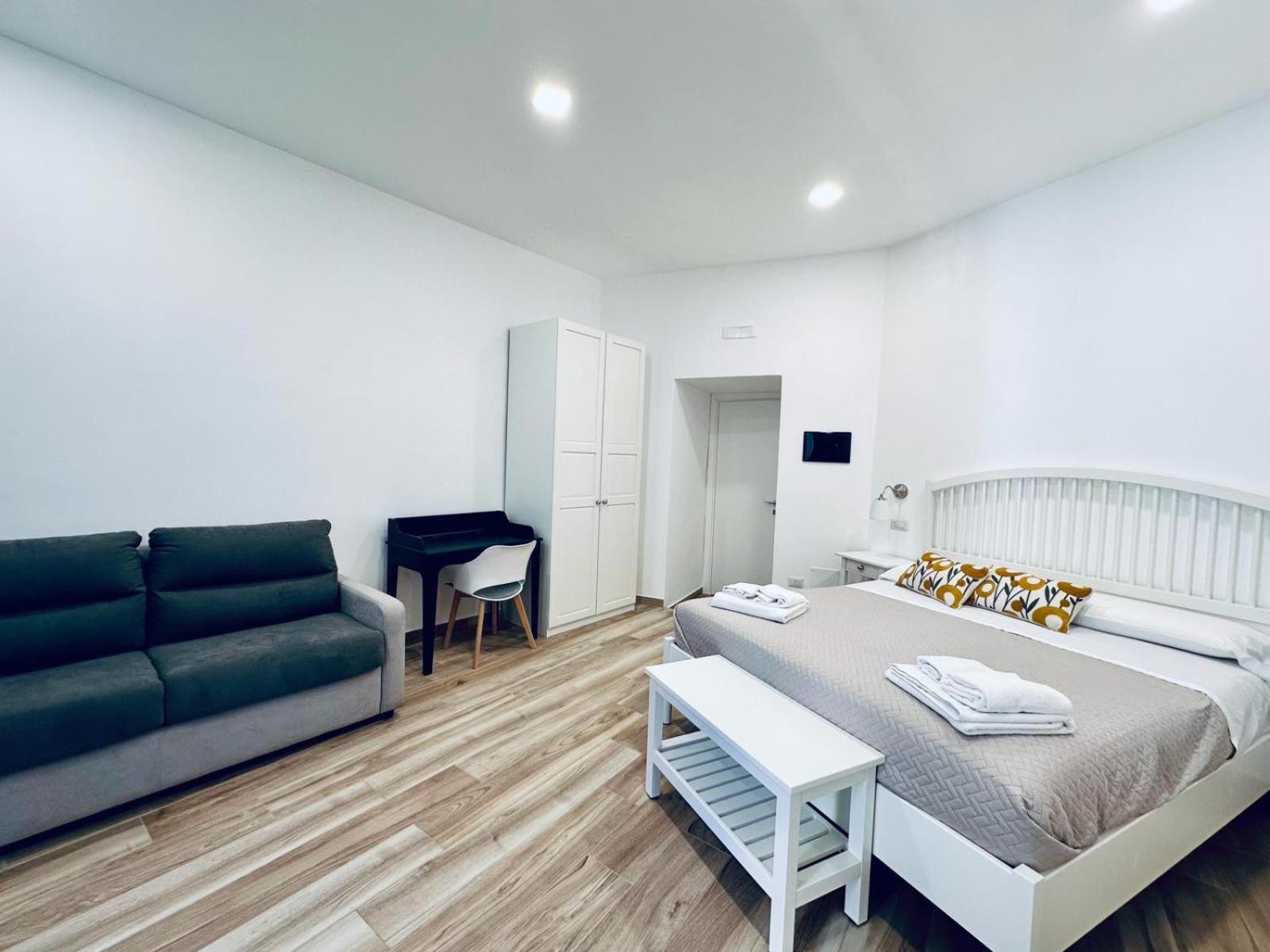 B&B Lara'S Home By I Borbone Napels Buitenkant foto