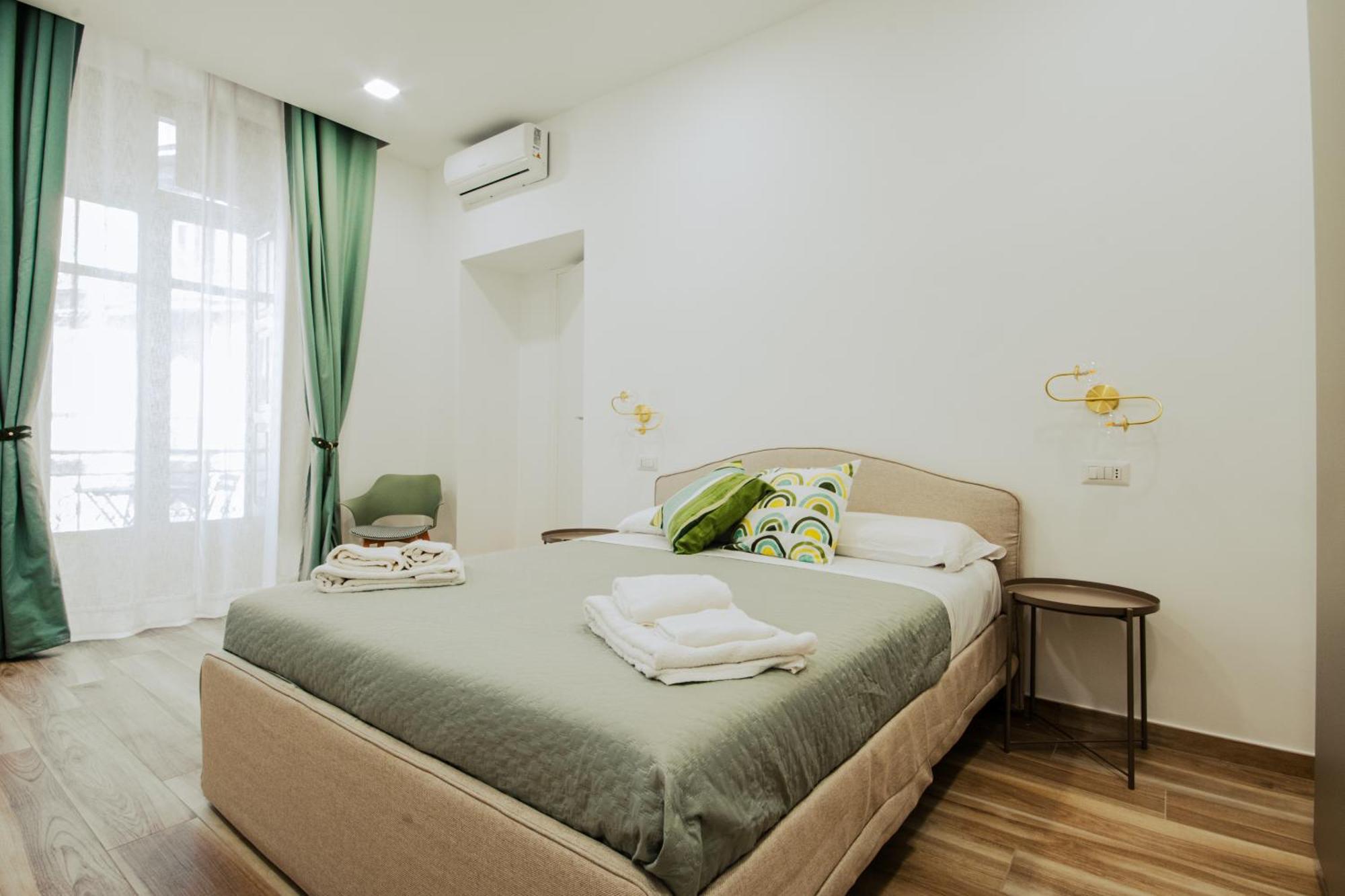 B&B Lara'S Home By I Borbone Napels Buitenkant foto